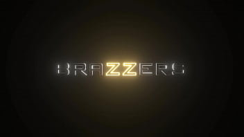 Unzipping My Buddy’s Stepmom – Sizzling Hollywood Booty Scene / Brazzers / Full Stream At Www.zzfull.com/groc